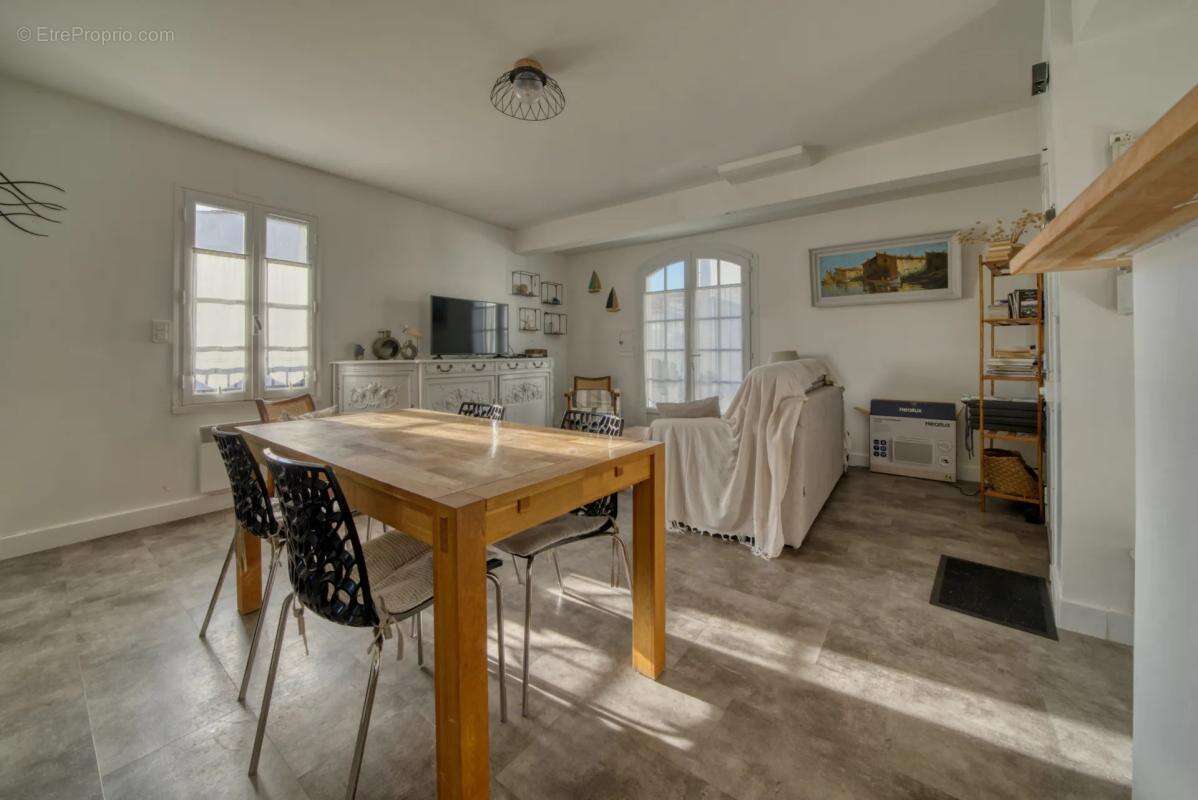 Appartement à SAINT-MARTIN-DE-RE