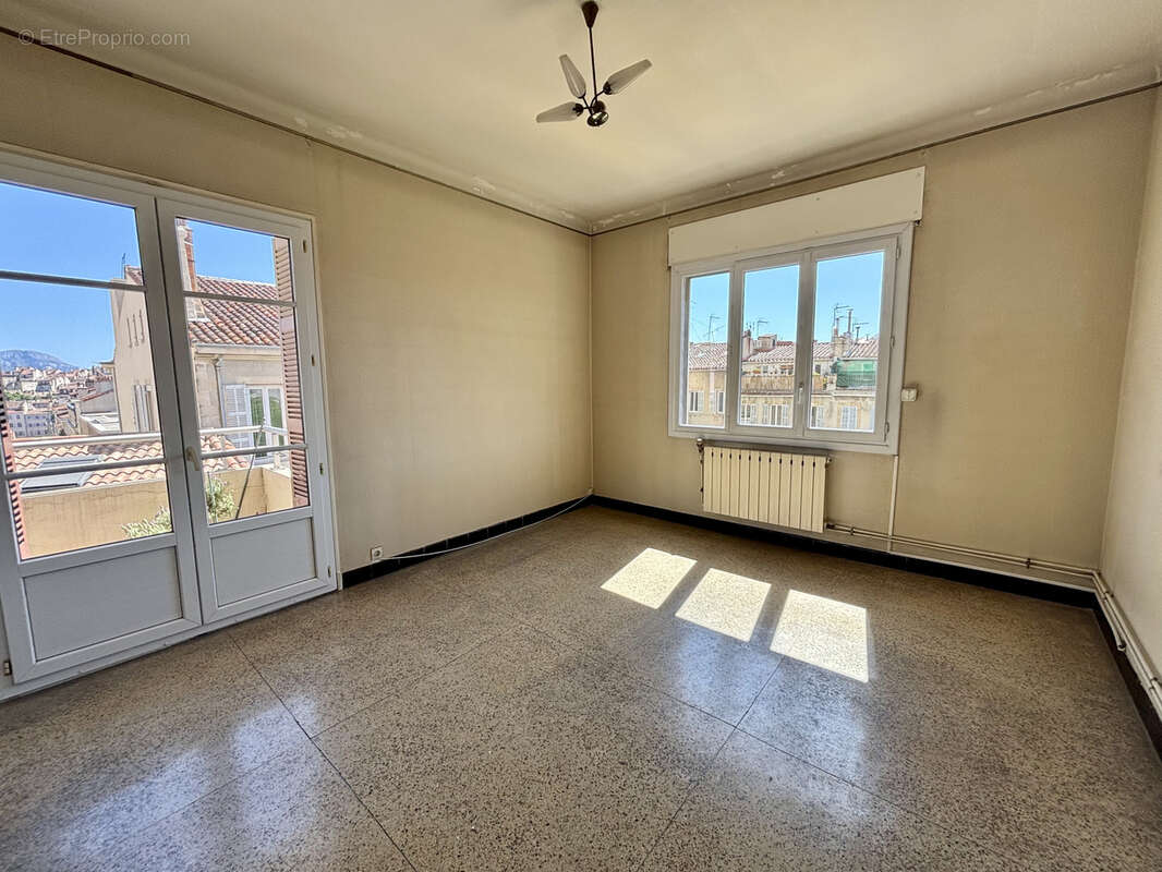 Appartement à MARSEILLE-1E
