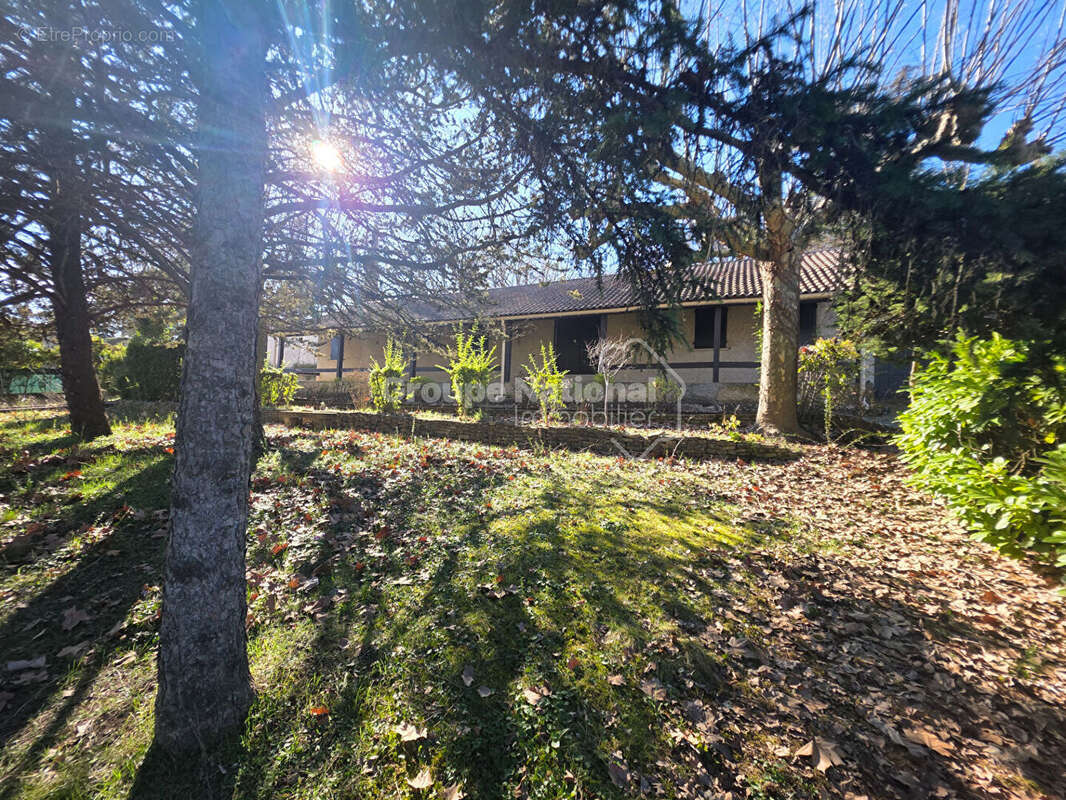 Maison à GREOUX-LES-BAINS