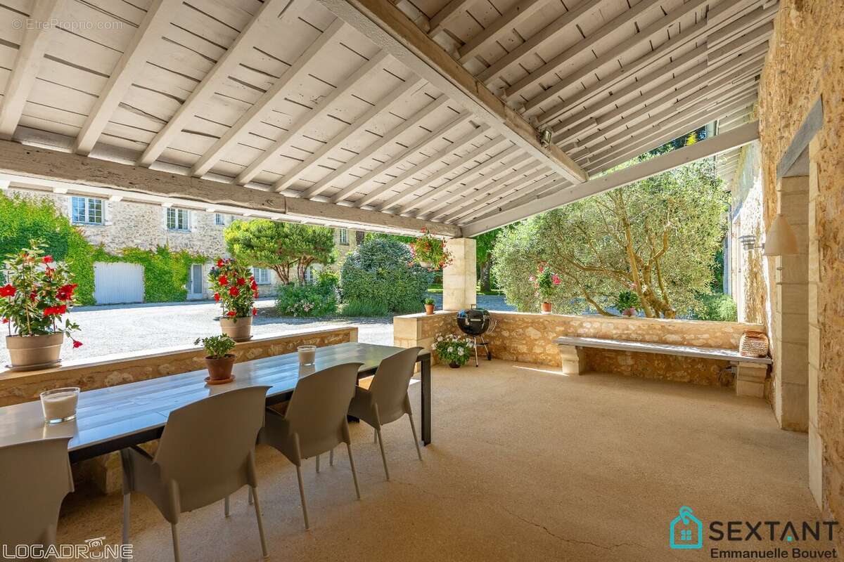 A 15 min de Bergerac, superbe propriété en pierre rénovée sur plus de 3 HA, 4 habitations, grange, superbe espace piscine - photo 23