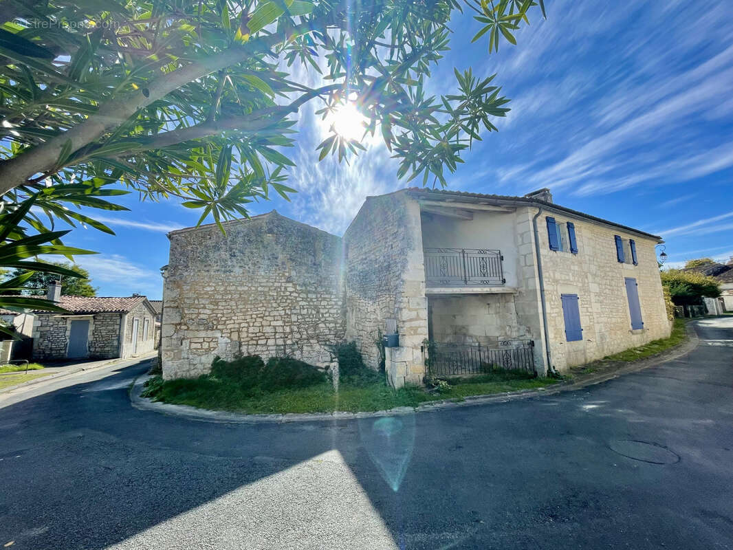 Maison à CRAZANNES