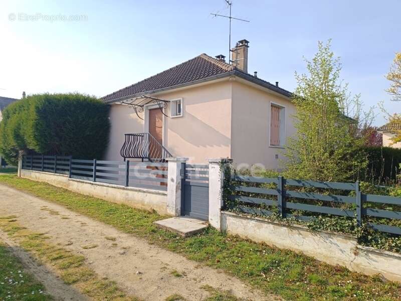 Maison à PARON