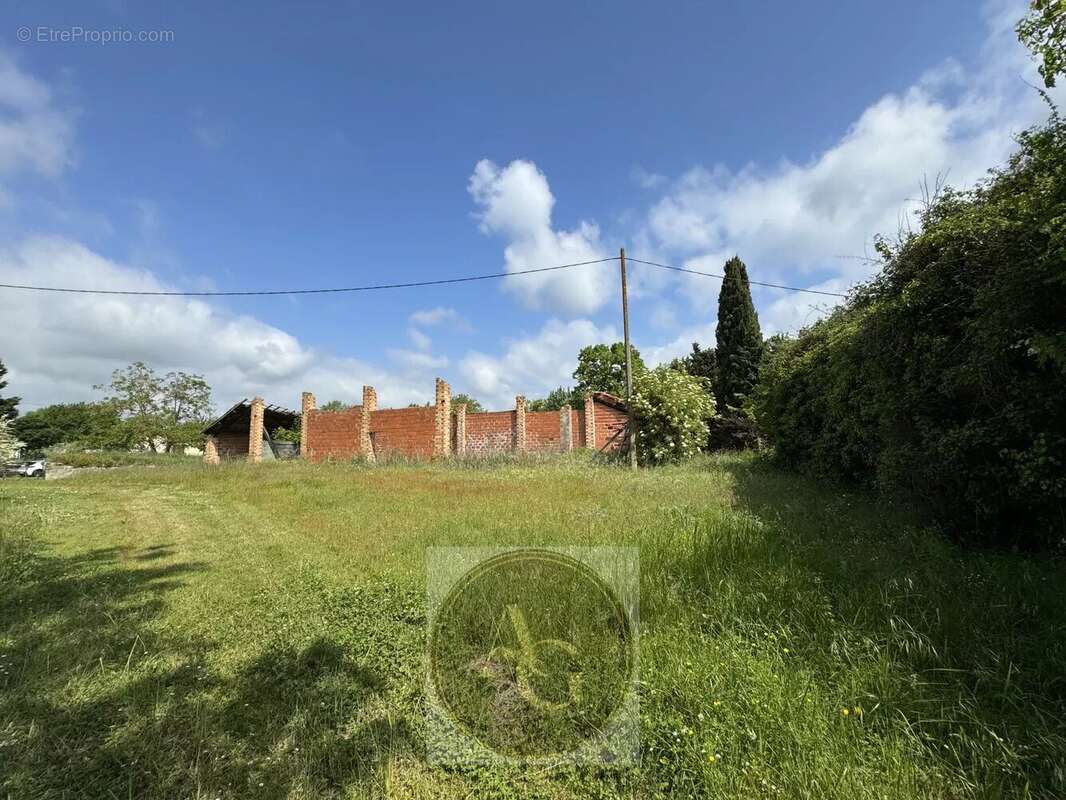 Terrain à LABASTIDE-D&#039;ANJOU