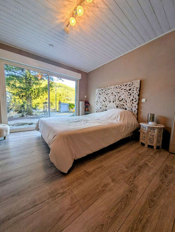 Maison à MONTPEZAT-SOUS-BAUZON