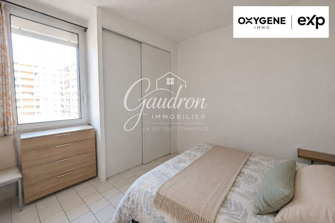 Chambre avec dressing - Appartement à PERPIGNAN