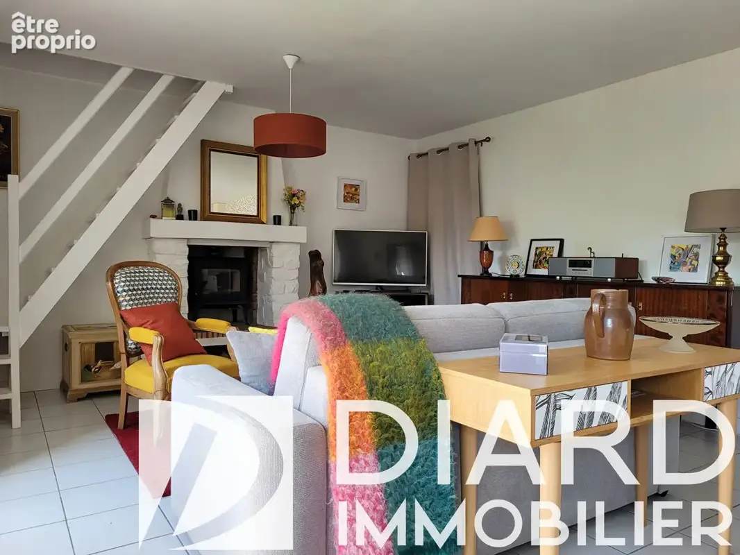 Vient d'être vendue par l'agence ! Nouveauté en exclusivité Cabinet Diard Immobilier ! Jolie maison en pierre dans le bourg de M - photo 3