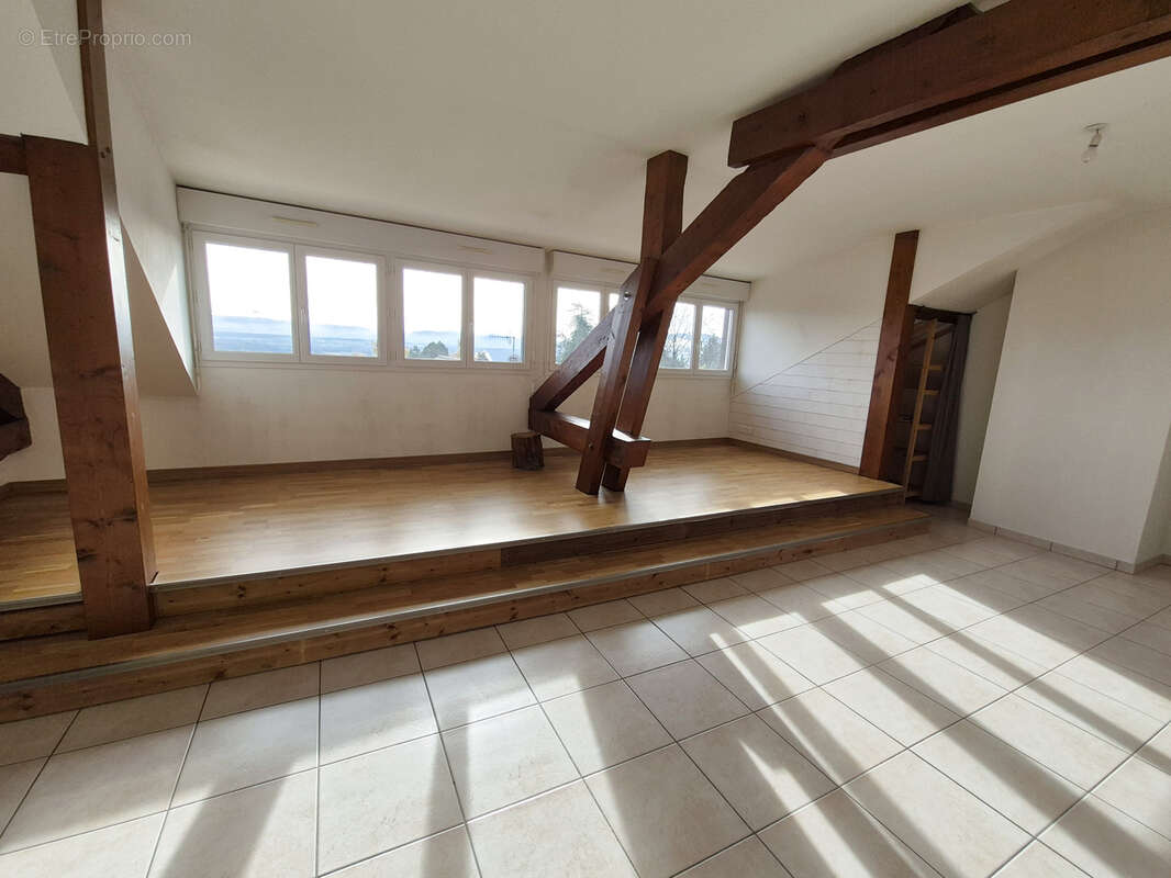 Maison à CHALLEX