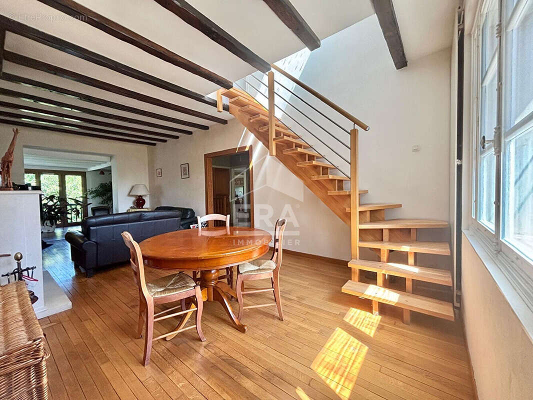 Maison à COMBS-LA-VILLE