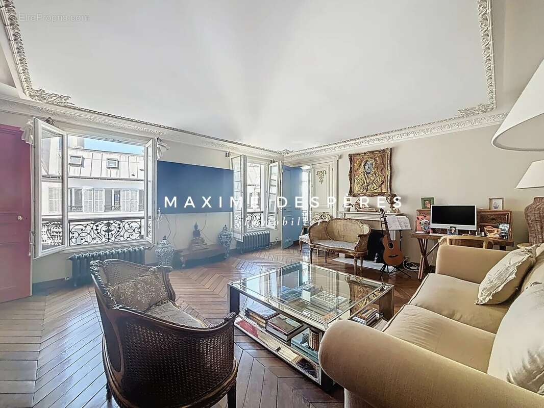 Appartement à PARIS-8E