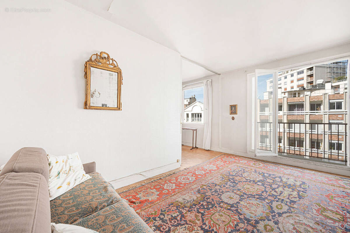 Appartement à PARIS-14E