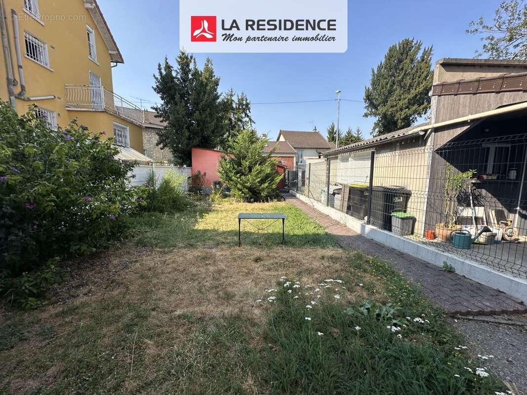 Maison 68 m² à Stains  - photo 2