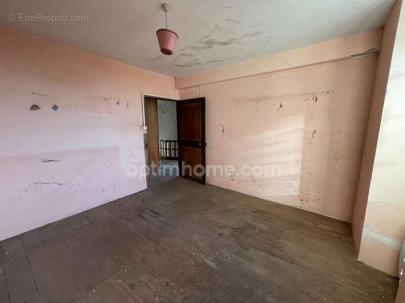 Maison à CHATEAUPONSAC