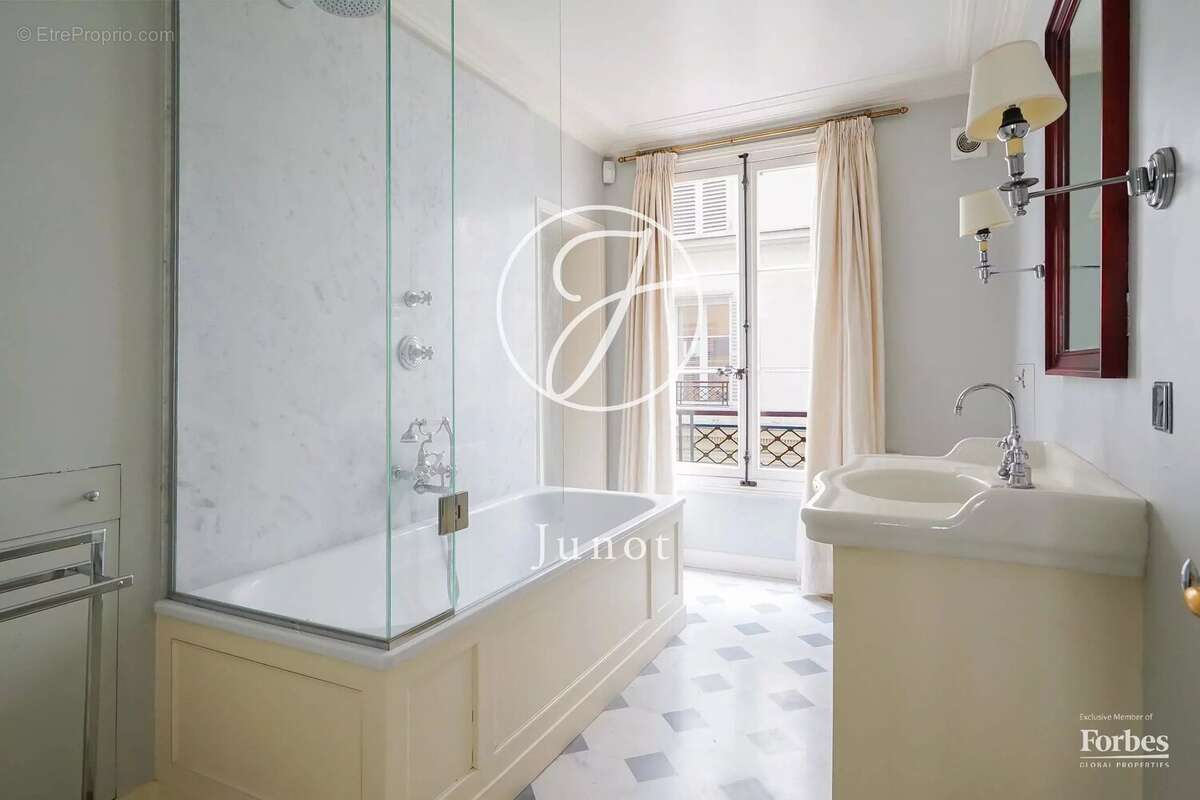 Paris 1er - VENDÔME / RIVOLI - Appartement à vendre - 4 pièces - 135,54m² Carrez - 3 chambres. - photo 13