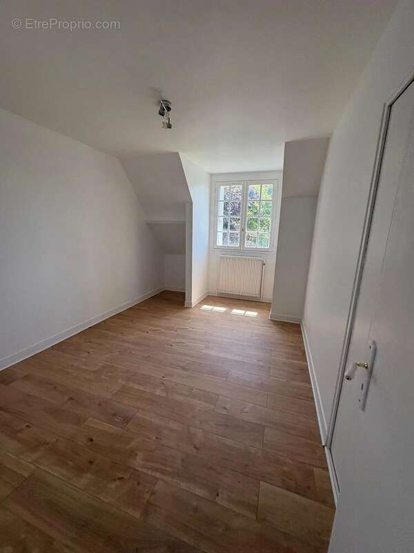 Maison à SAINT-NOM-LA-BRETECHE