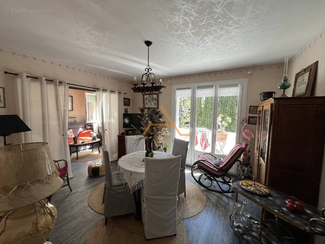Appartement à VALREAS
