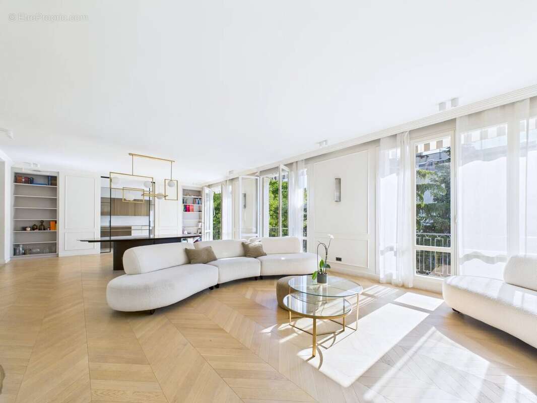 Appartement à NEUILLY-SUR-SEINE