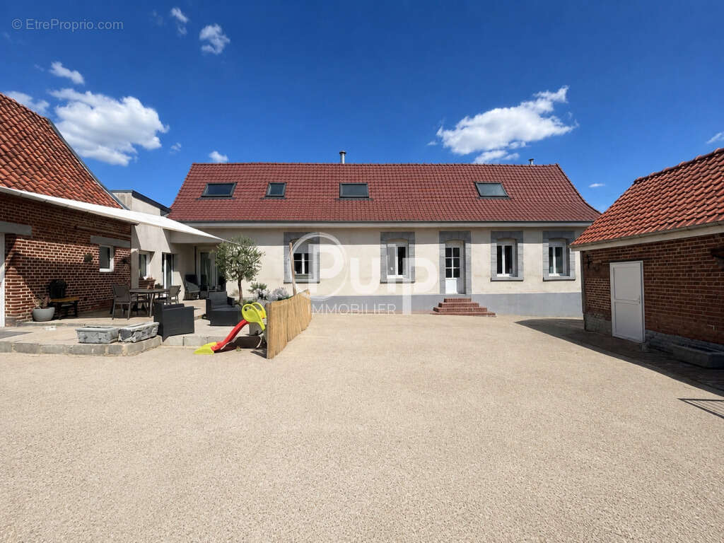 À vendre - Magnifique corps de ferme rénové à Hestrus - Idéal pour les amoureux de la campagne et des chevaux - photo 7