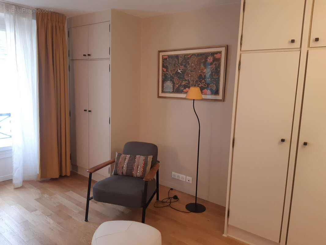 Appartement à PARIS-14E