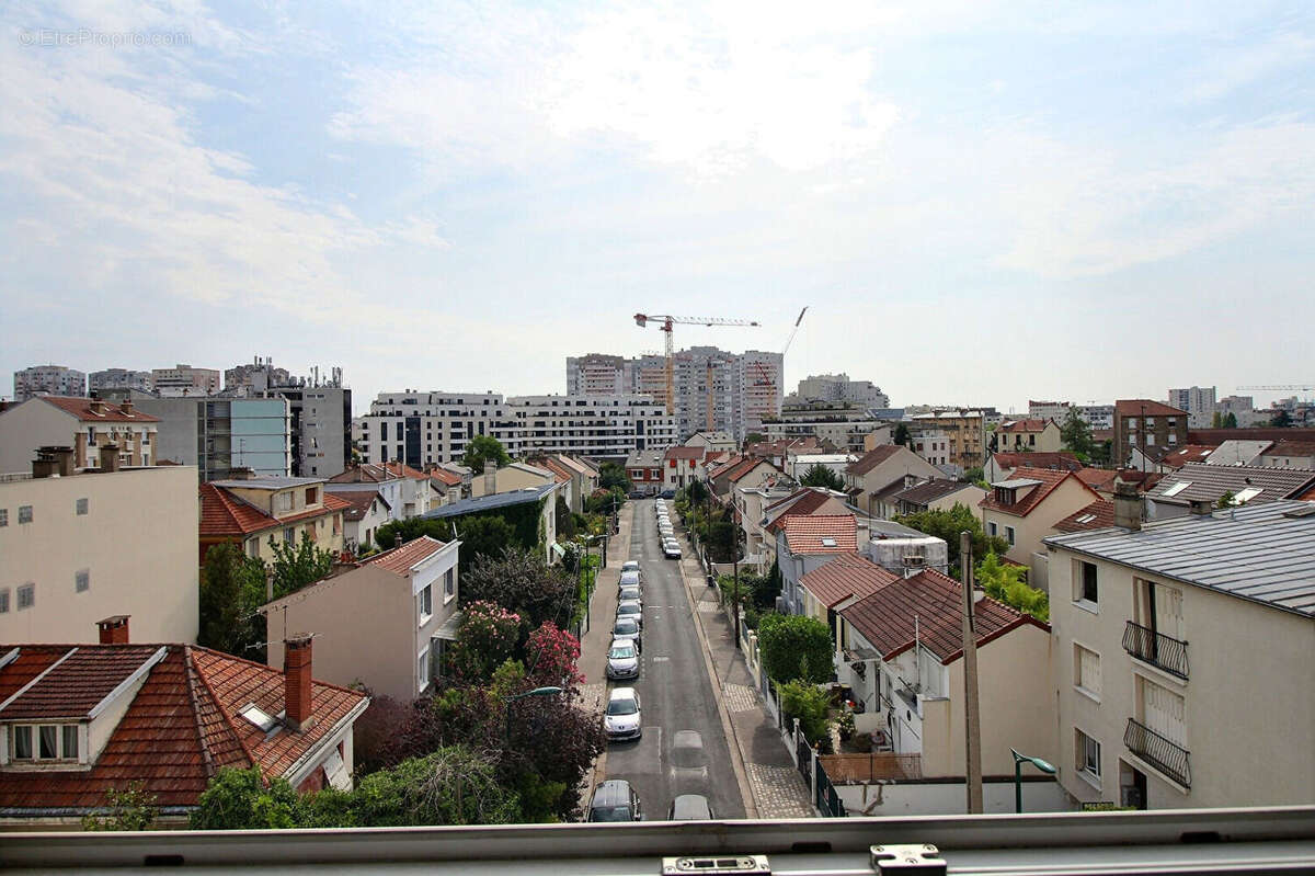 Trois pieces - quartier marceau - dernier etage - photo 3
