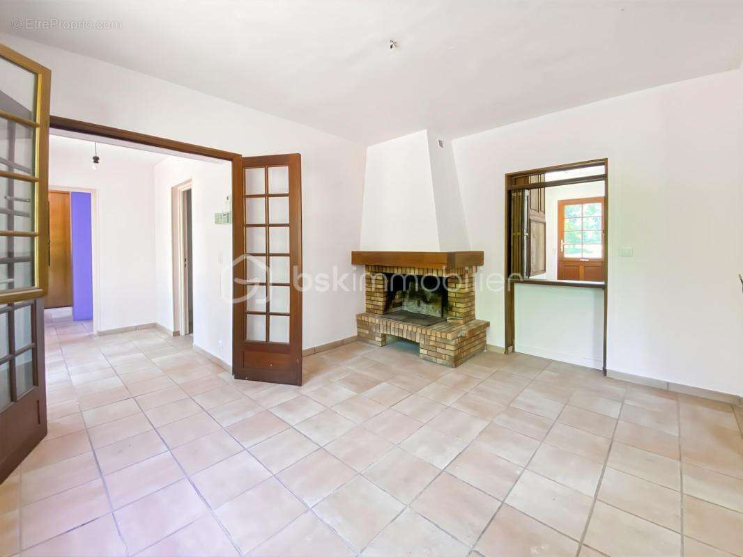 Maison à SAINT-MAURICE-MONTCOURONNE
