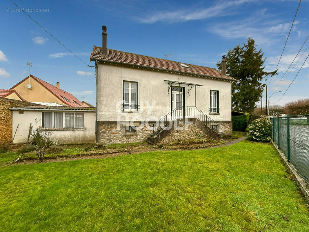 Maison à FONTENAY-TRESIGNY