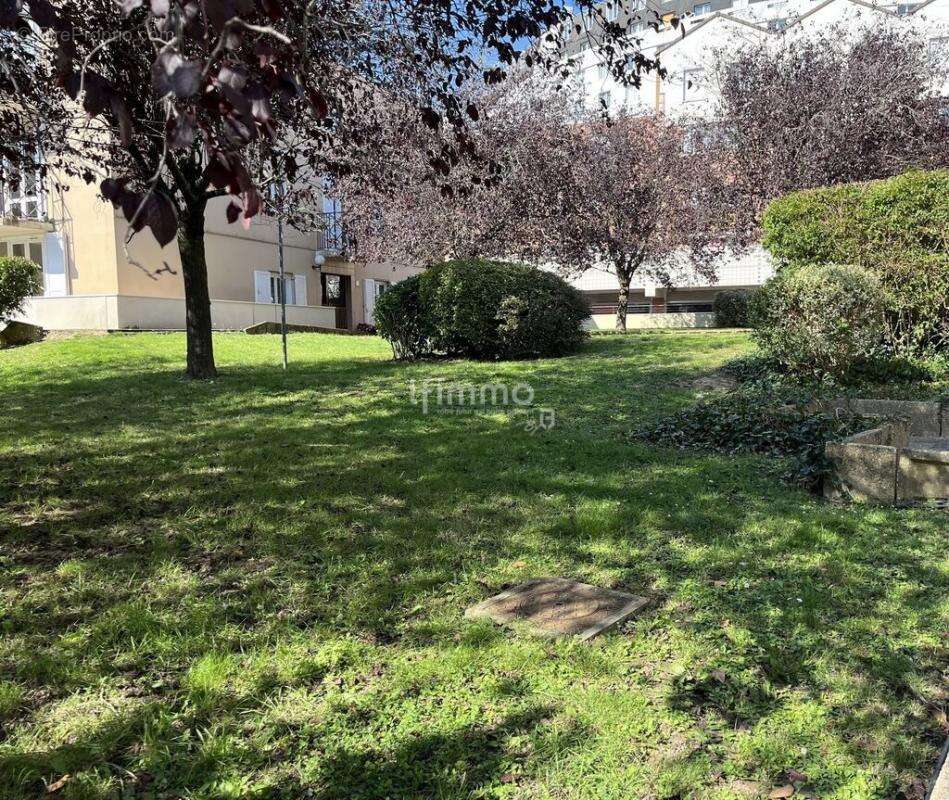 Appartement à MONTIGNY-LE-BRETONNEUX