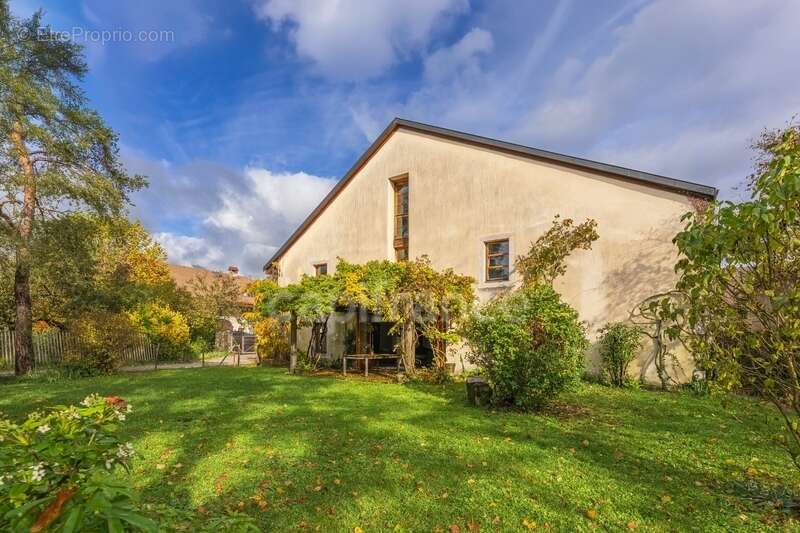 Maison à SAINT-GENIS-POUILLY