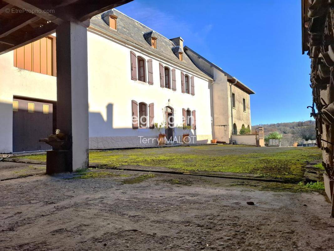 Maison à AVEZAC-PRAT-LAHITTE
