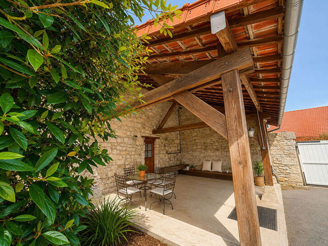 Magnifique propriété en pierres avec gîte, dépendances et potentiel équestre - photo 12