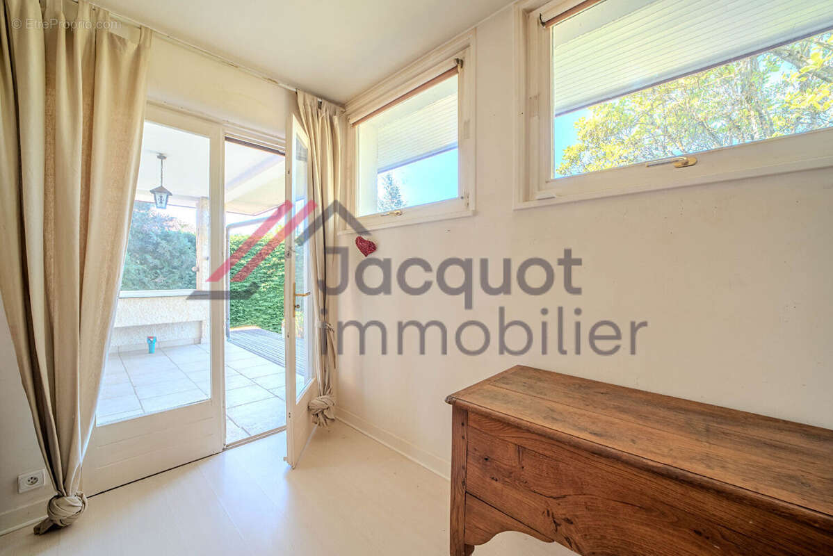 Maison 192 m² à Lons-Le-Saunier  - photo 7