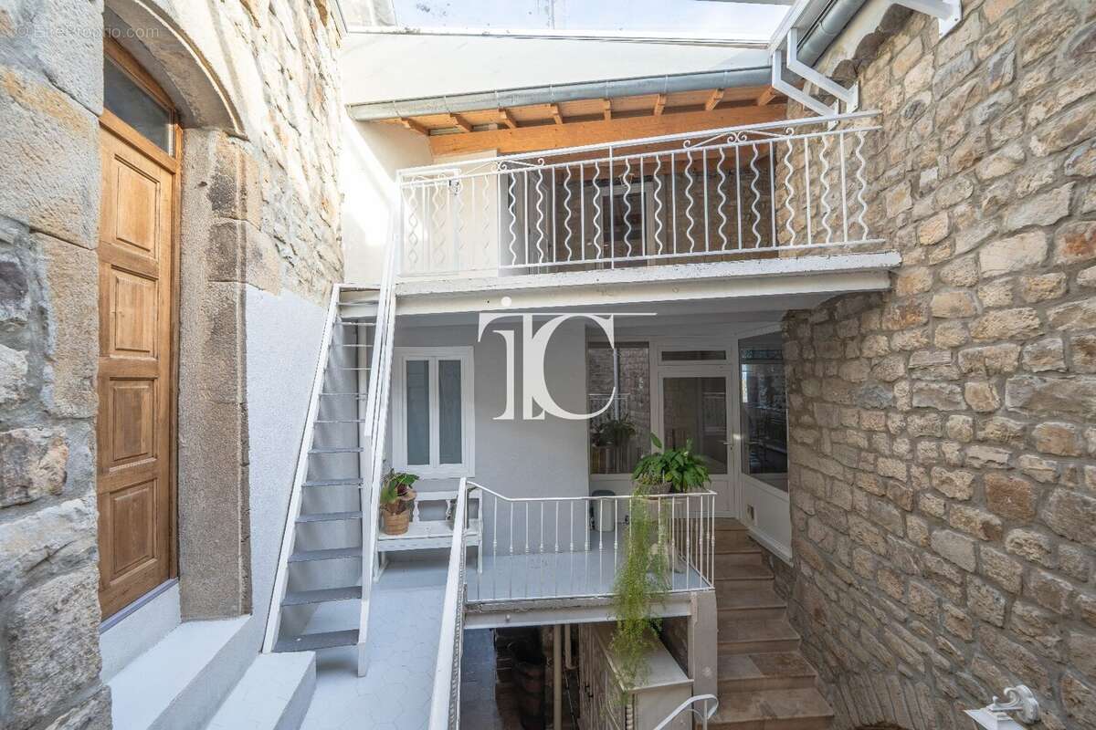 Maison à LABLACHERE