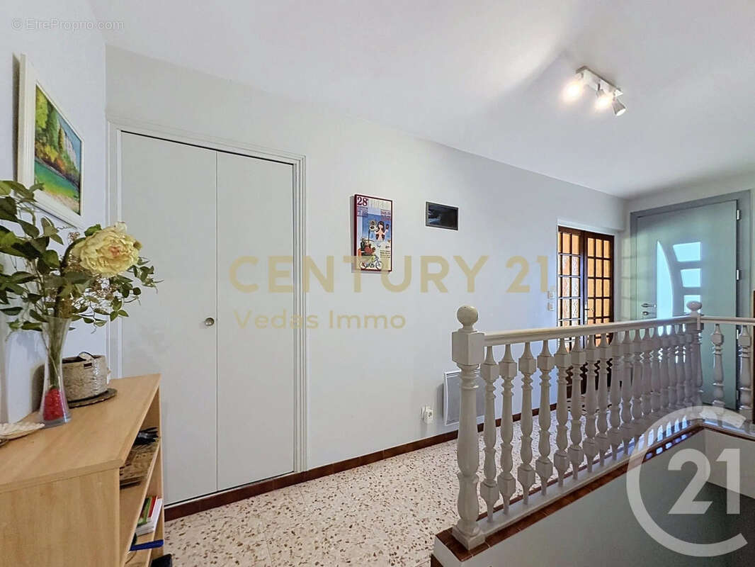 Maison 176 m² à Laverune  - photo 13