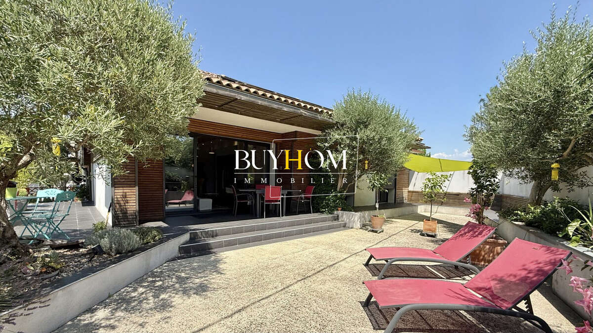 Maison à L'ISLE-SUR-LA-SORGUE