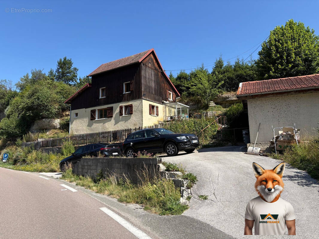 charmante maison de 89m2 avec belle vue - Maison à LES COMBES