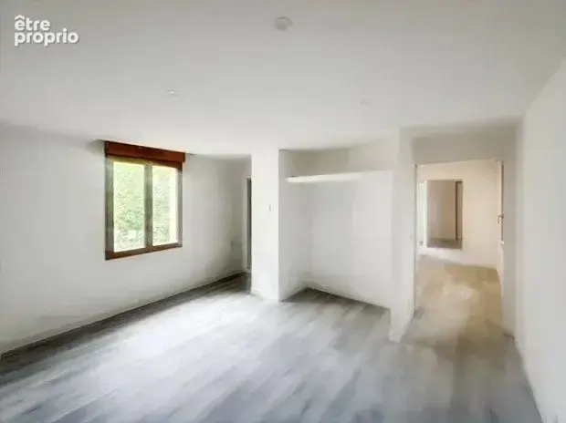 Appartement À Vendre F2 avec combles CENTRE VILLE ROMAINVILLE - photo 3