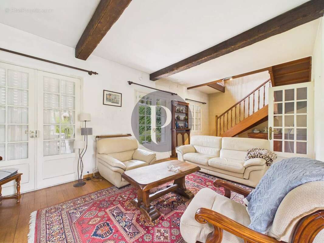 Maison à VERRIERES-LE-BUISSON