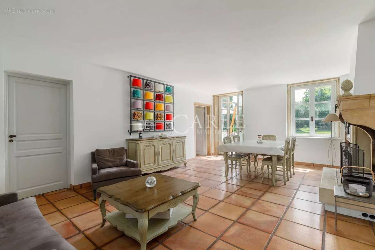 Maison à SAINT-BONNET-DE-MURE