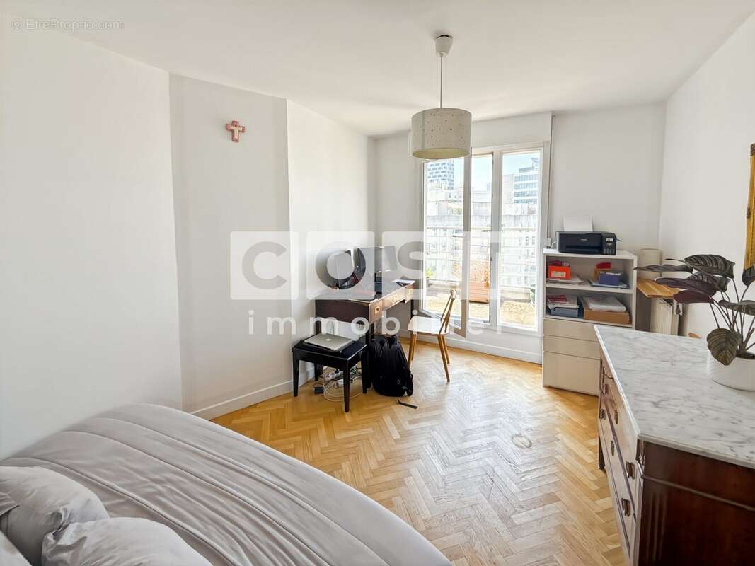 Appartement à COURBEVOIE