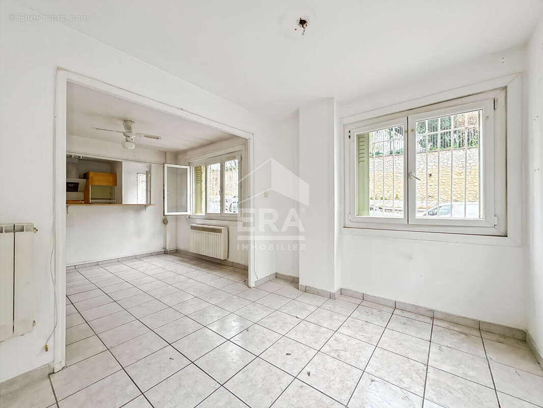 Appartement à MARSEILLE-4E