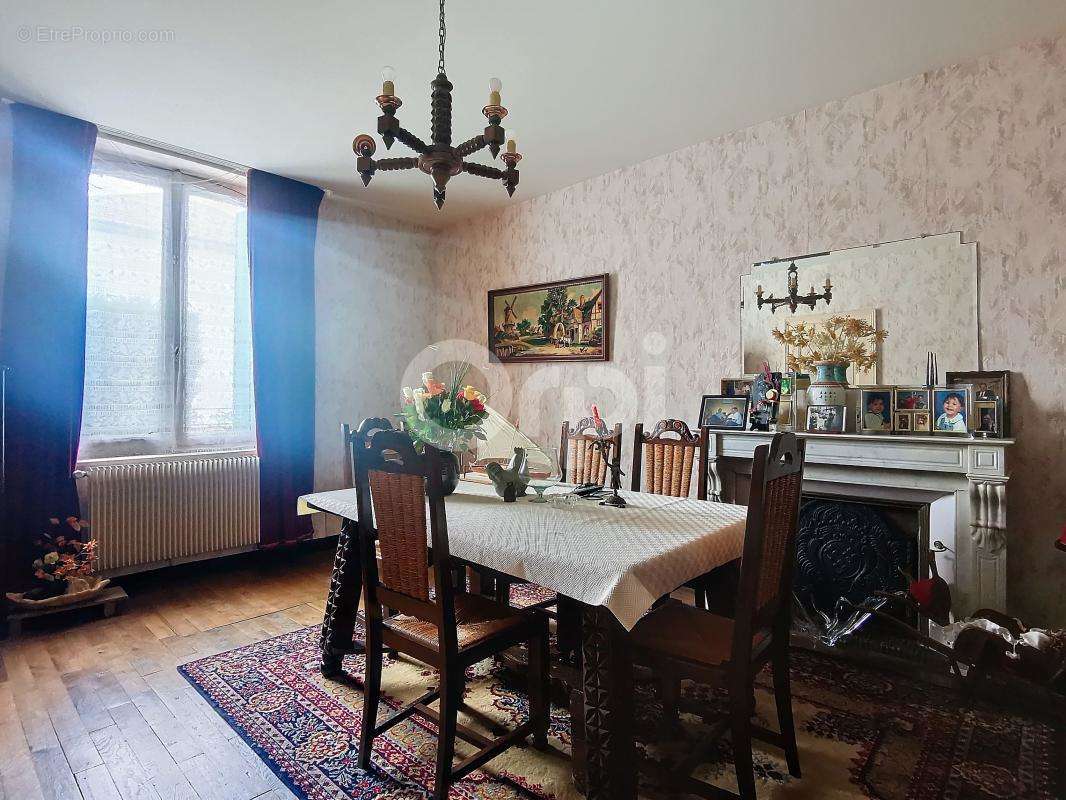 Maison à DOULEVANT-LE-CHATEAU