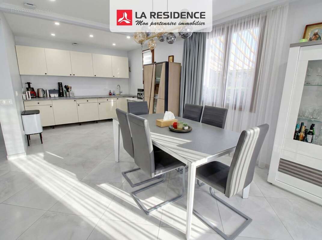 Maison à VAUX-SUR-SEINE