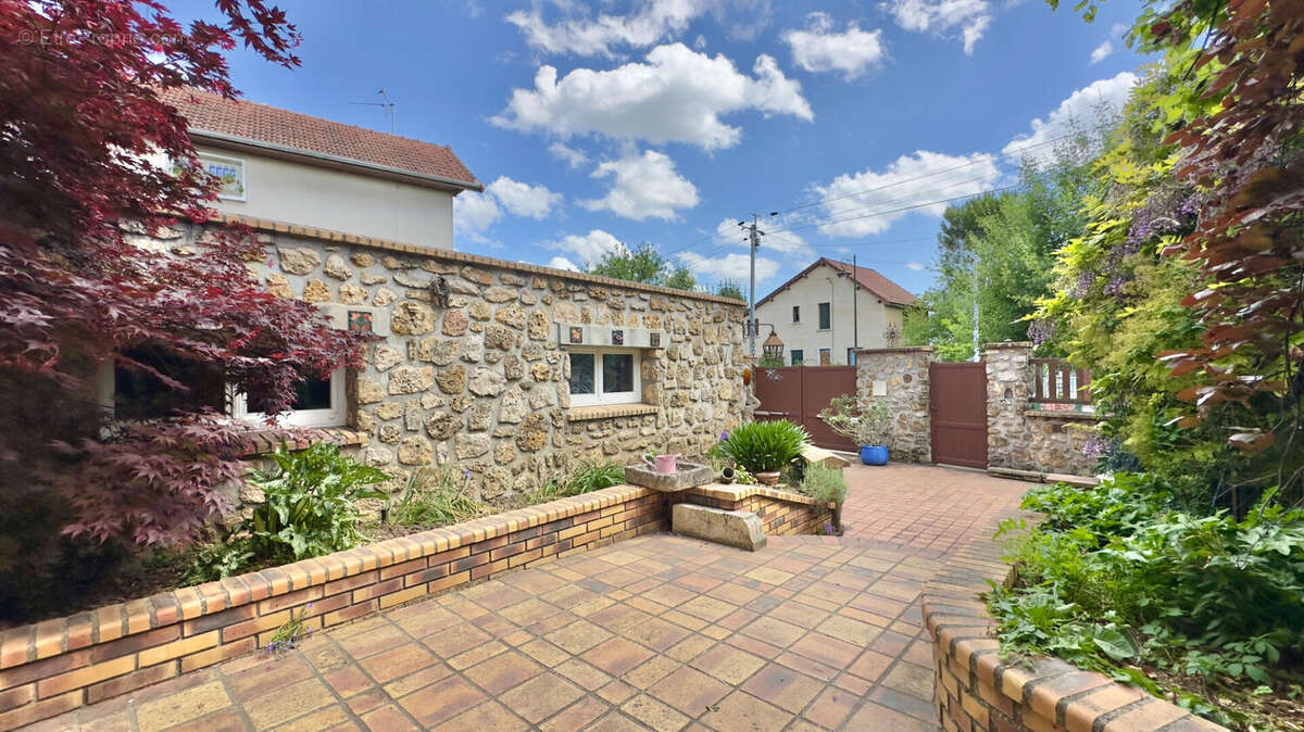 Maison à SAVIGNY-SUR-ORGE