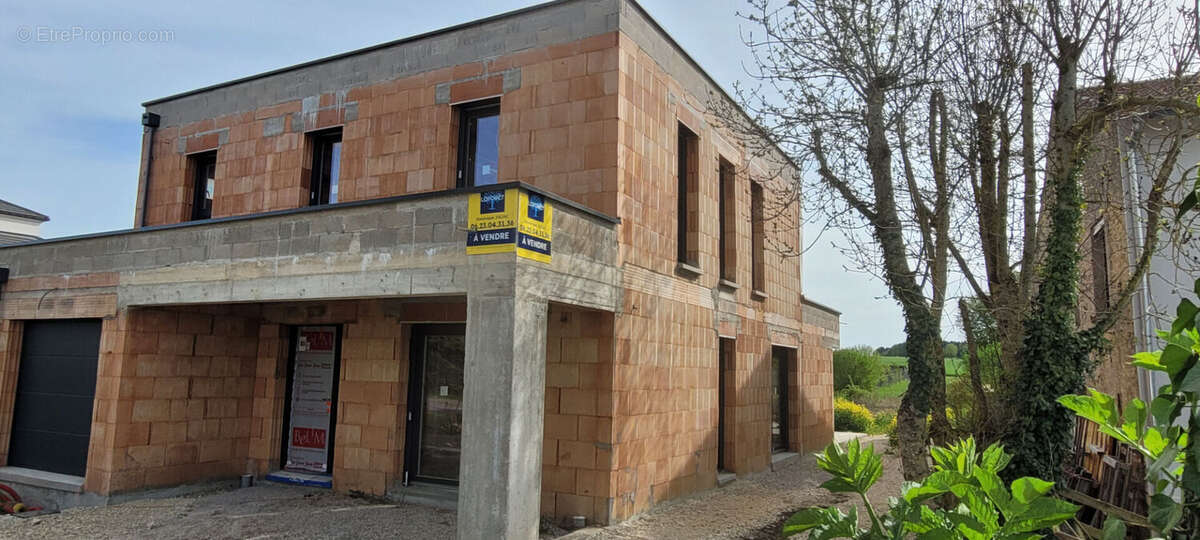 Maison à SAIZERAIS