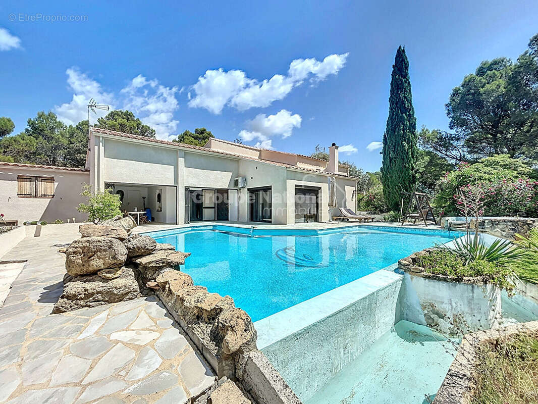 Uchaux, propriété avec gîte 205m² , possibilité revenu locatif, 4870m² de terrain arboré avec piscine - photo 3
