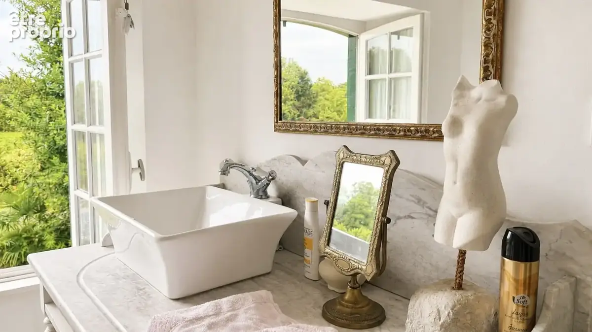 Maison de caractère du XVIIIe siècle rénovée  402 m² habitables  9 chambres  Terrain de 2 215 m²  Urt - photo 13