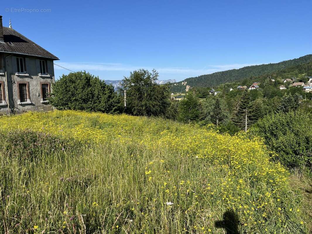 Terrain 600 m² à Sarcenas  - photo 3