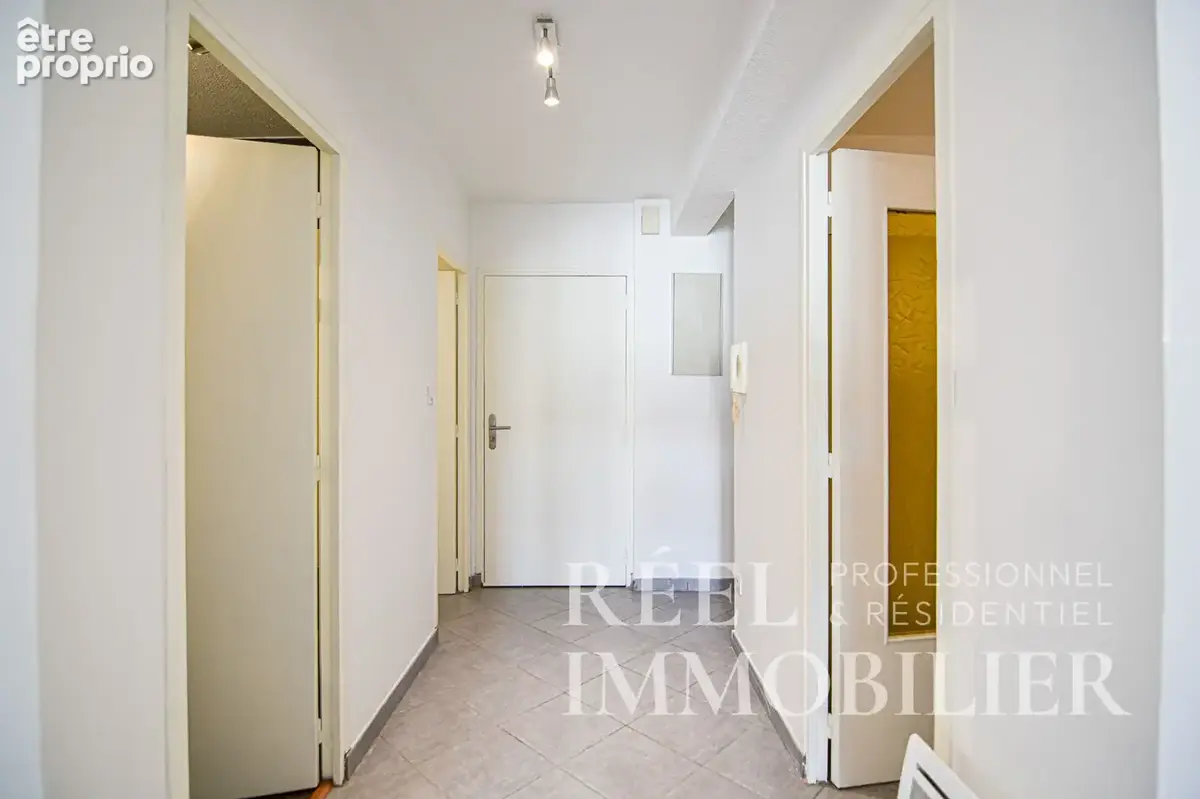 Appartement T2 rénové avec balcon et parking - Vue sur la cathédrale d'Auch - photo 9