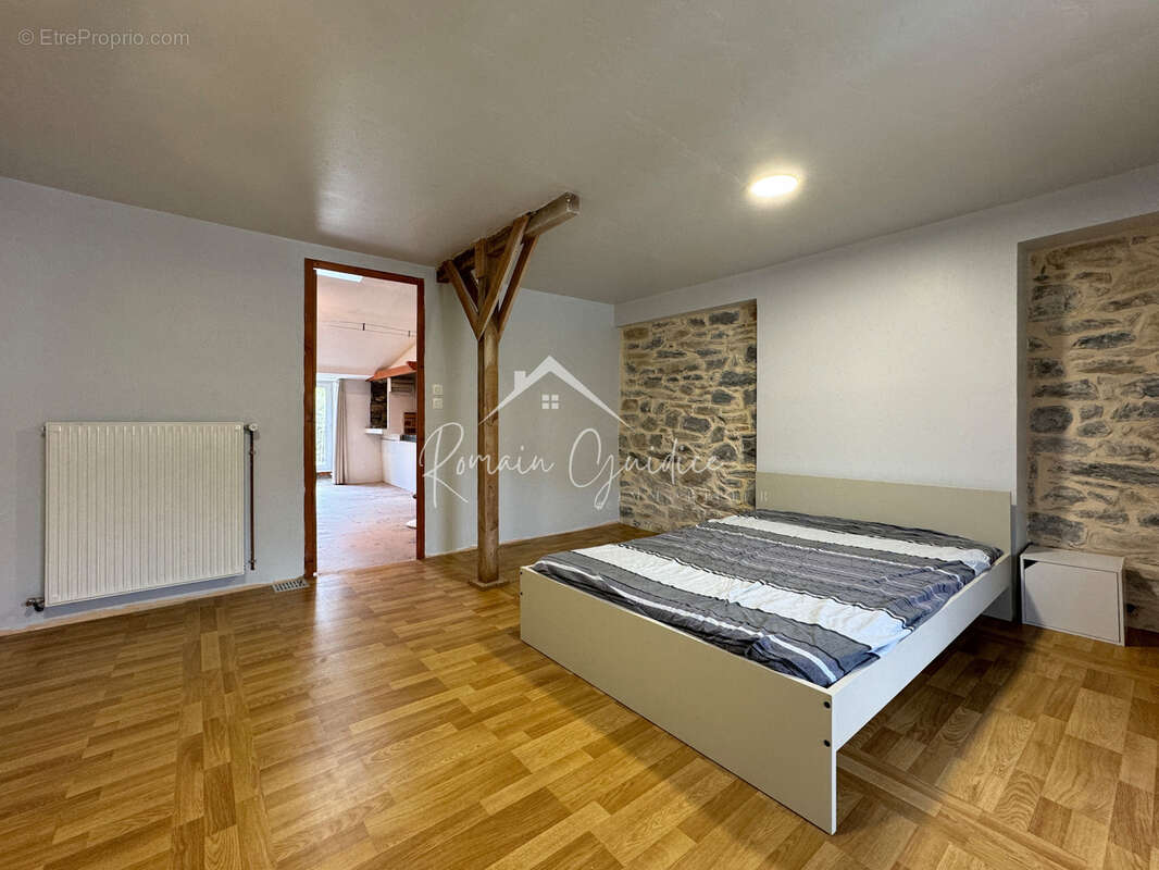 Maison à SAINT-GEORGES-DE-LUZENCON