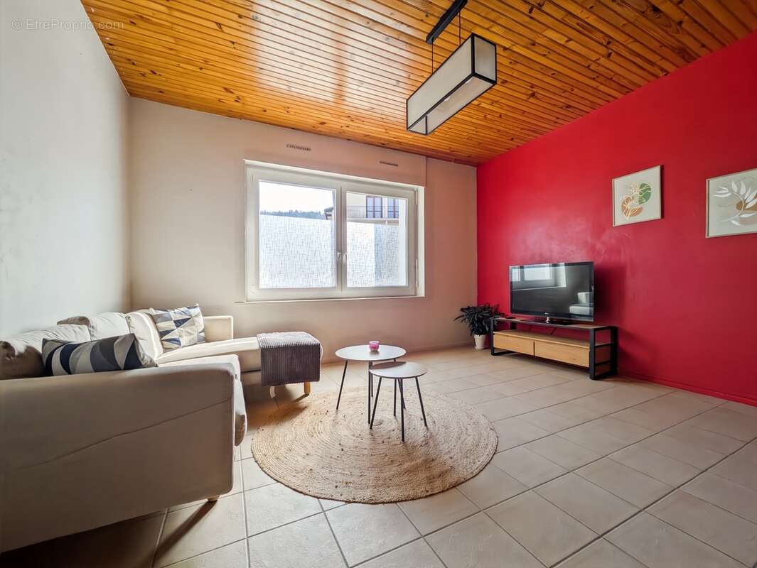 Dpt Haute Savoie (74), à vendre NEUVECELLE - Appartement T3 de 65 m2 proche des commerces - photo 2