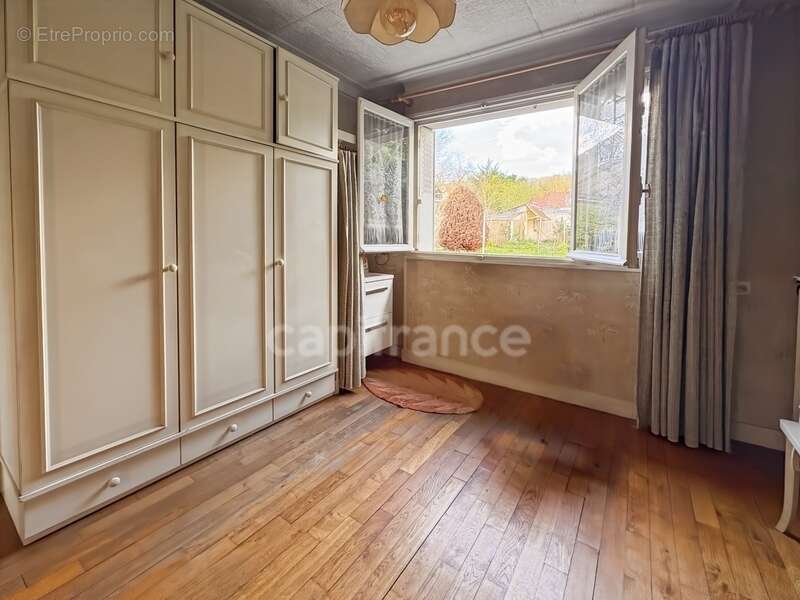 Maison à BURES-SUR-YVETTE
